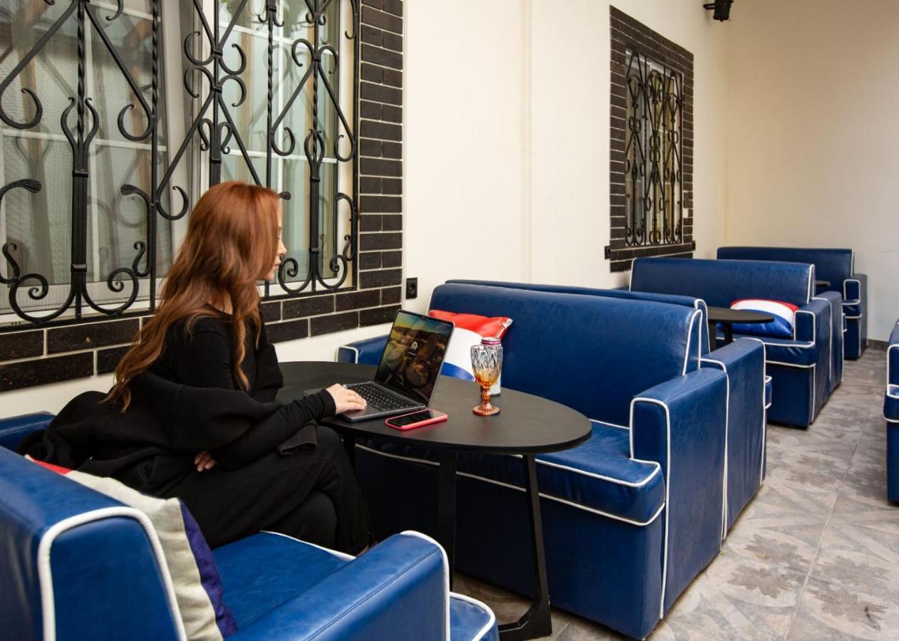 La Casa Hotel 耶烈万 外观 照片